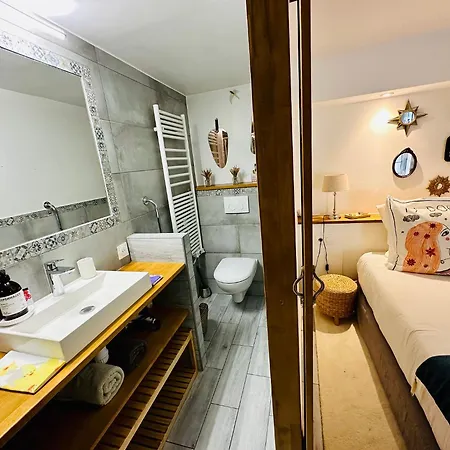 Gîte Les Deux Roches Le Bar-sur-Loup Chambre photo